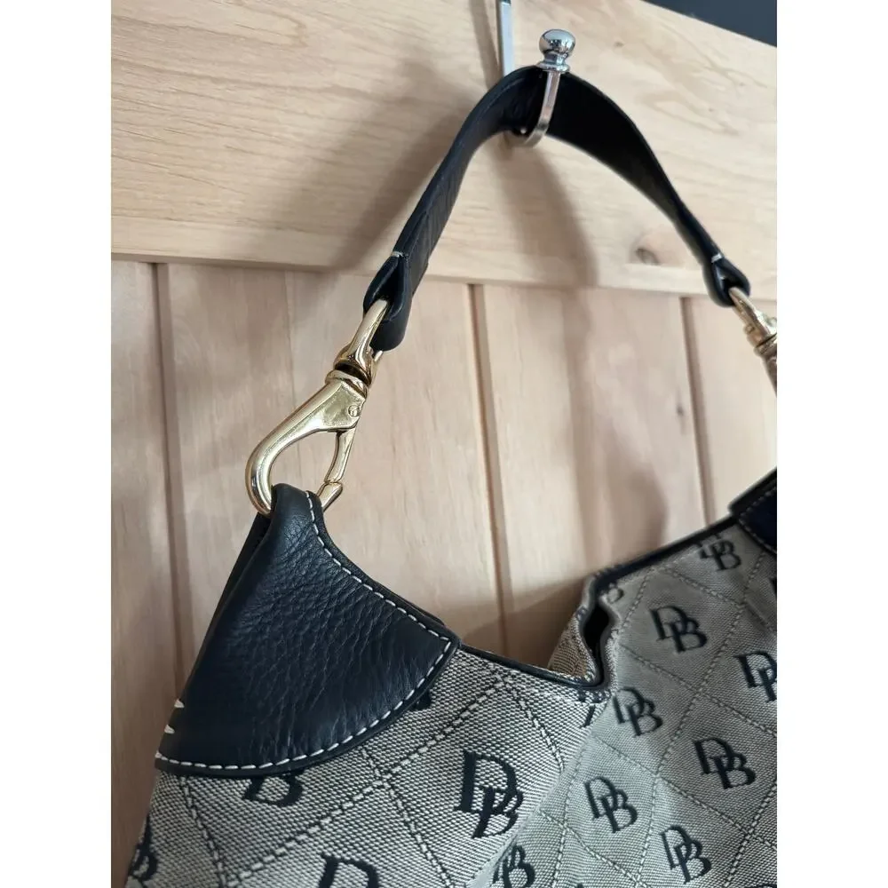 Dooney & Bourke | Signature Large Shoulder Tote Bag in Black - Picture 2 of 13